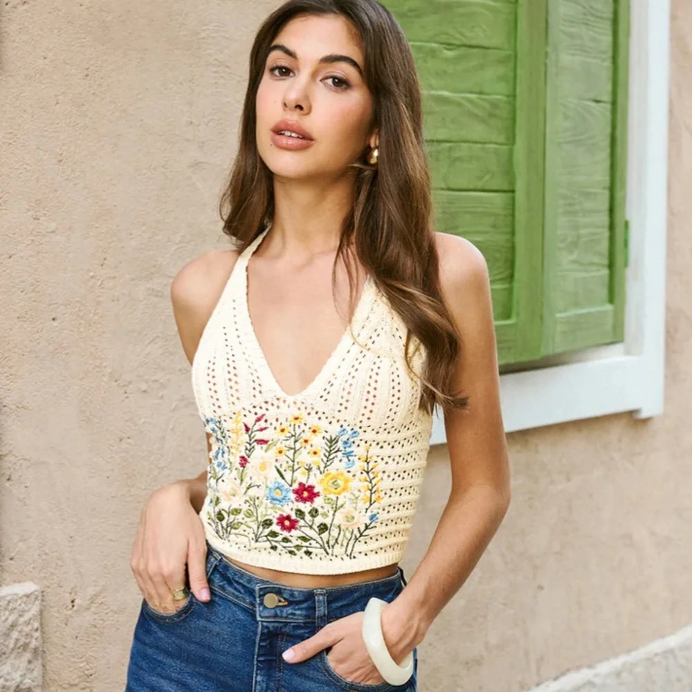 Commense Floral Embroidered Halter Crop Top - Cream NWT XS - Picture 2 of 6